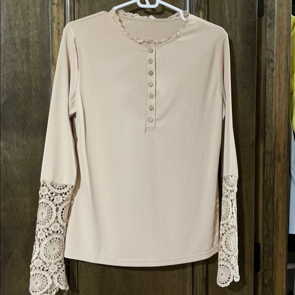 Long sleeve lacy sleeves